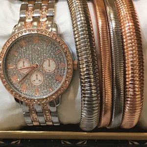 ⌚️💕*NWOT*Ladies Goldtone Watch💕⌚️